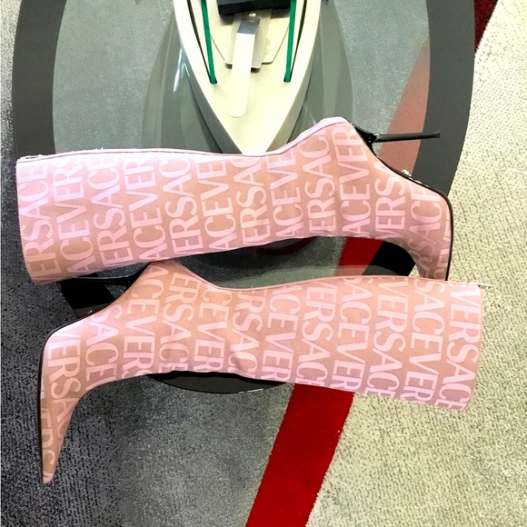 2024 110MM Versace Canvas Logo Boots Pink No Longer Avail & Price Is Firm‼️🔥 - Picture 4 of 12